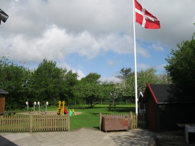 Legepladsen i den kombineret vuggestue og børnehave Troldehuset ved Brovst og Aabybro